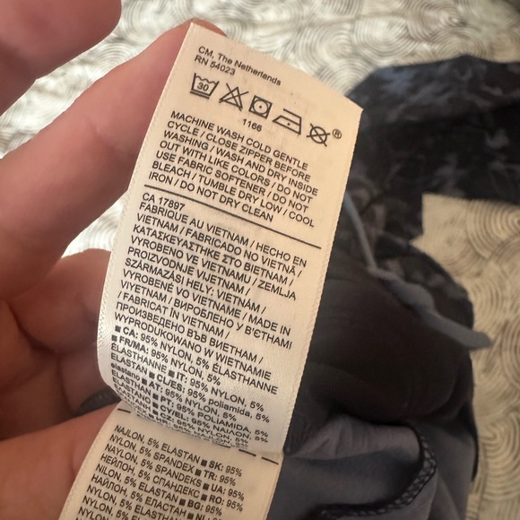 Athleta Blue Floral Print Trekkie North HighRise QuickDry UPF50+ Joggers NWOT 18 - Picture 12 of 16